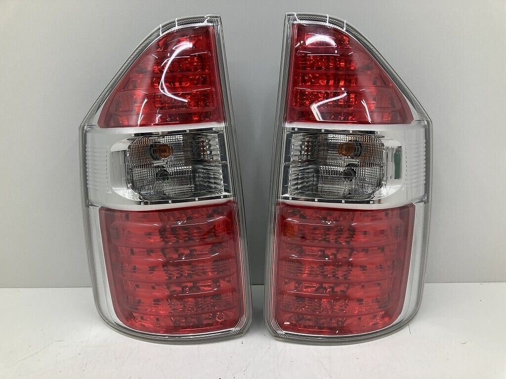 Toyota Noah Voxy ZRR70 ZRR75 Genuine Tail Light Rear Lamp Toyota Noah Voxy ZRR70 ZRR75 Genuine Tail Light Rear Lamp