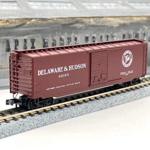 Coche de carga Micro-Trains escala N 31071 Delaware Hudson 50 ft puerta única D&H 22169 | Zustand: Used