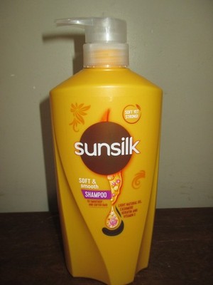 Sunsilk Soft & Smooth Shampoo 625 ml  /20 oz 10/2025