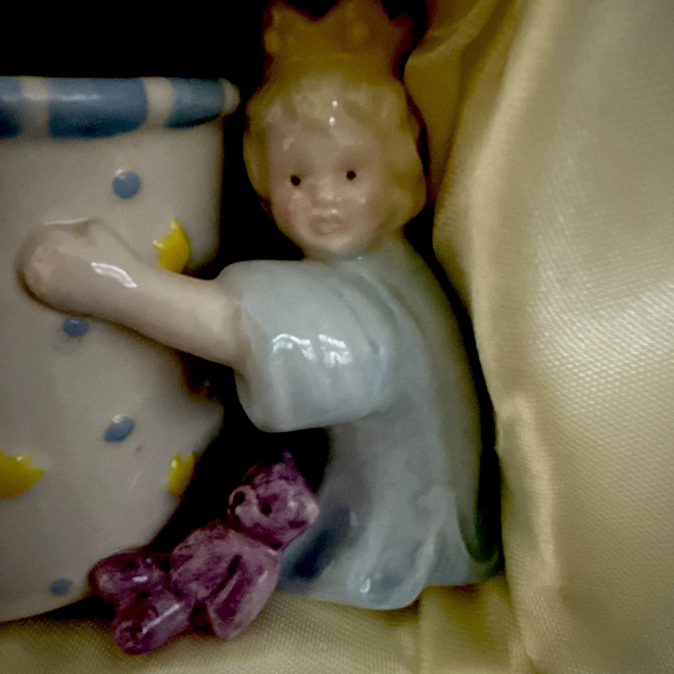 Taza y cuenco de cerámica Mud Pie Prince Su Alteza Real Juego de alimentación infantil de colección Foto 3 de 4