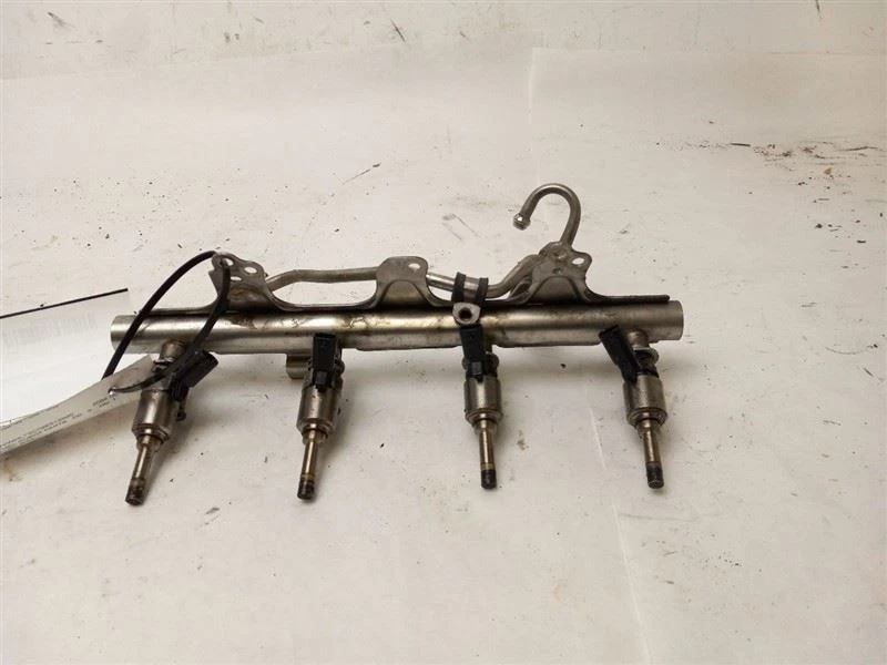 CARRIL DE COMBUSTIBLE para VOLKSWAGEN CC 2009 - 2018 OEM Foto 3 de 4