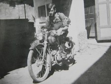 Motorrad DKW RT 125 echtes Foto motorcycle young boy junger Mann Moped NSU