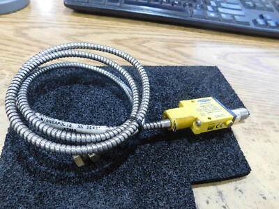 Banner: SM312FQD Mini-Beam Fiber w/ One Banner IAT23S Fiber Optic Cable