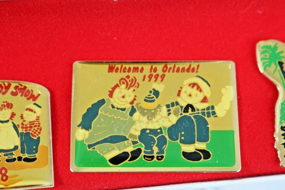 4 prendedores Raggedy Ann and Andy 1998, 1999, 2000 y 2001 Orlando, Florida Shows Foto 3 de 4