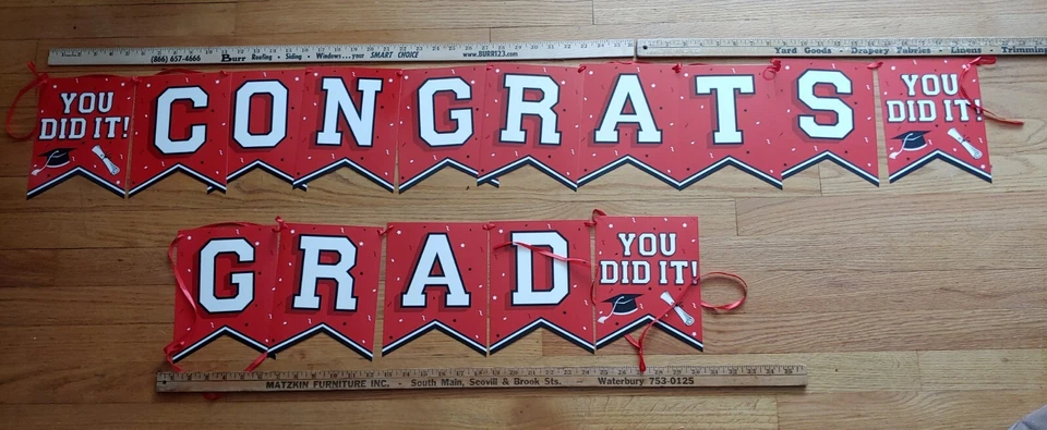 GRATIS 2024 Rojo Graduación Fiesta Servilletas Platos Tazas Decoración 50 Invitados 251 Nuevo Foto 2 de 2