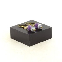 Mineralien Und Edelsteine. Ohrringe 2 Perlen Howlite + Amethyst