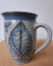 Fischland Keramik Krug Friedmann Löber Studiokeramik Fischdekor