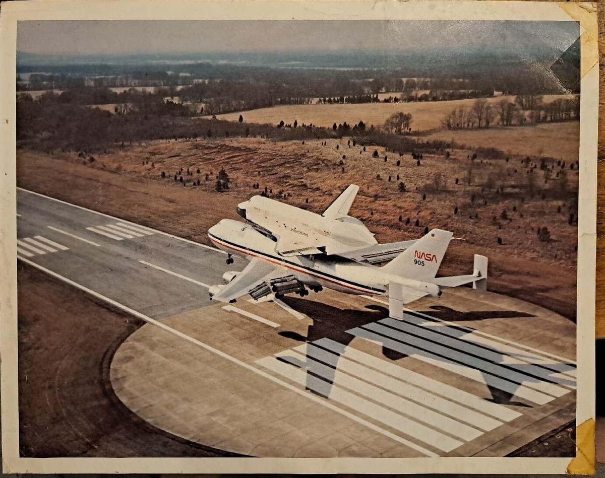 AVIATIONS ODD COUPLE ENTERPRISE 747 NASA Carrier Aircraft