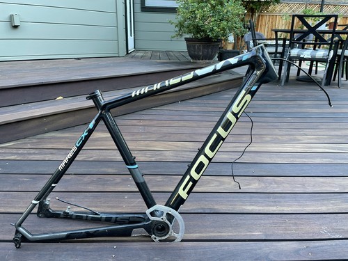 CRACKED Focus Mares CX Disc Carbon 