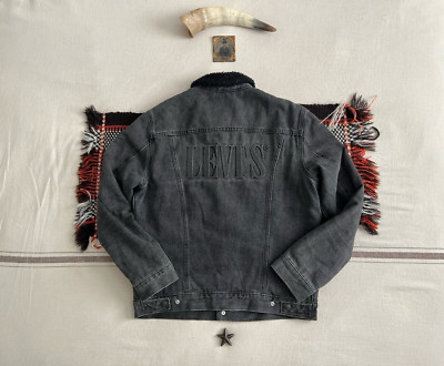 Levi's Sherpa Jacke L Trucker geprägtes Logo hinten schwarz anthrazit selten neu ohne Etikett 48''