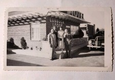 Vintage Photo Lubbock, Texas Motel Hotel  1950's B&W Snapshot Family Man Woman