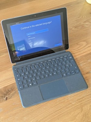 Microsoft Surface Go 10,1'' Tablet (funktioniert) mit Type Cover (defekt)