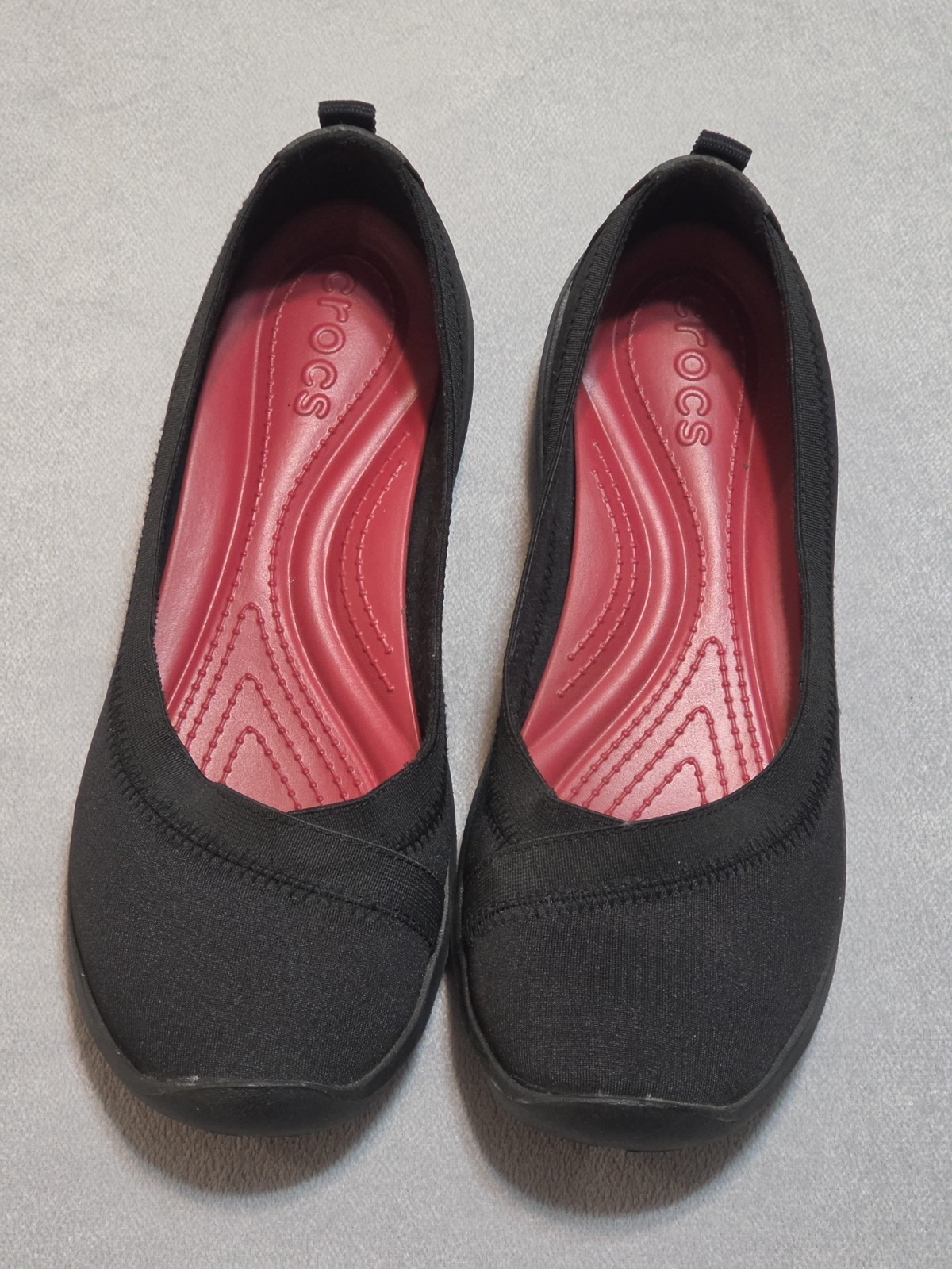 Women's Size 8 Crocs Slip On Closed Toe Black Casual Shoe Neoprene Comfort