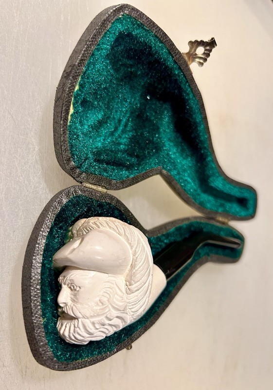 Vintage Handcarved Meerschaum Estate Pipe with Case