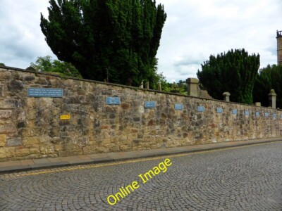 Photo 6x4 Linlithgow, Kirkgate The boundary wall of St Michael's chu c2014