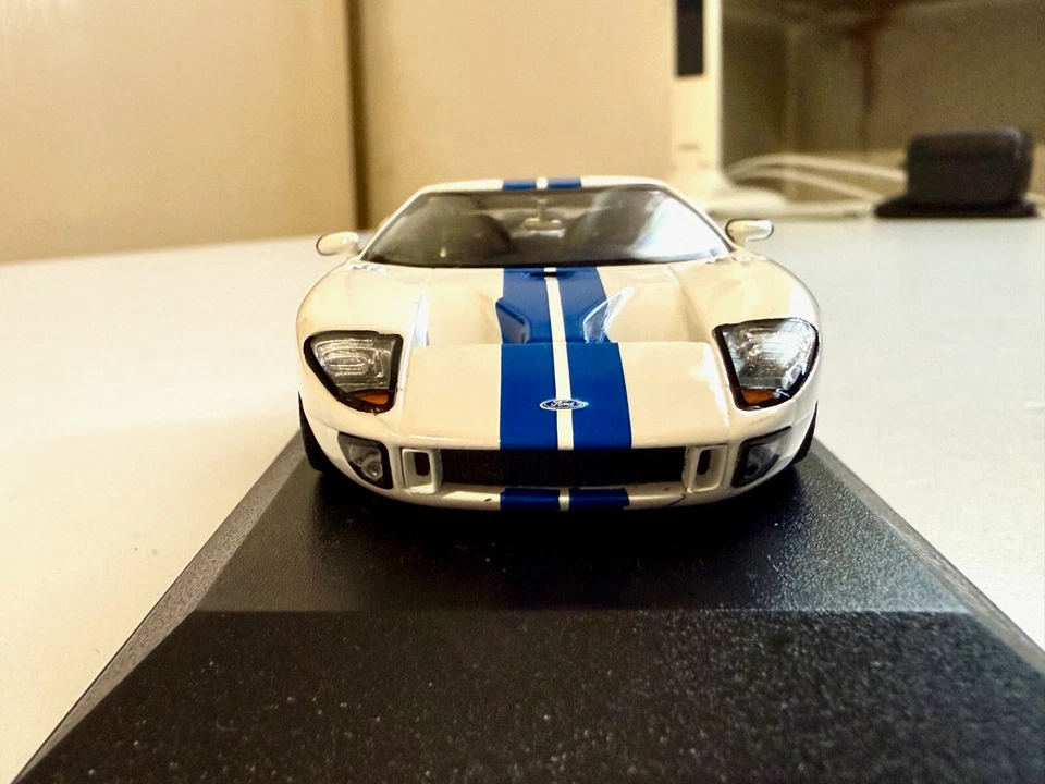MINICHAMPS 400082320 FORD GT 2004 BIANCO 1/43 - Immagine 4 di 4