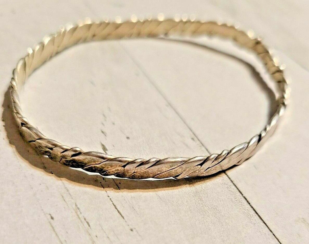 Nice Silver Tone Bracelet w/ Leaf Pattern Bangle … - image 1