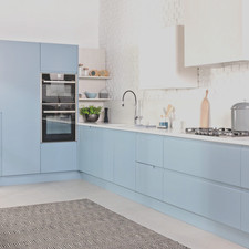 ON TREND Elegant light blue handless high gloss doors