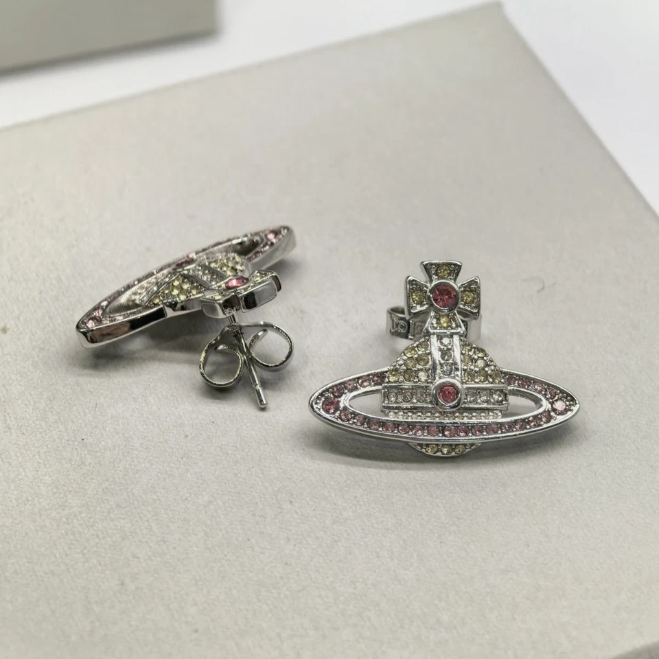 Aretes Vivienne Westwood usados Pierce Orb estrás pavé sin caja Foto 2 de 4