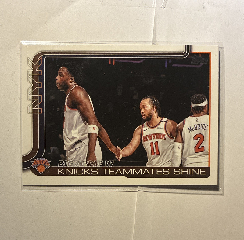 New York Knicks Topps 2025-26 Big Apple W/Knicks Teammates Shine Checklist #274