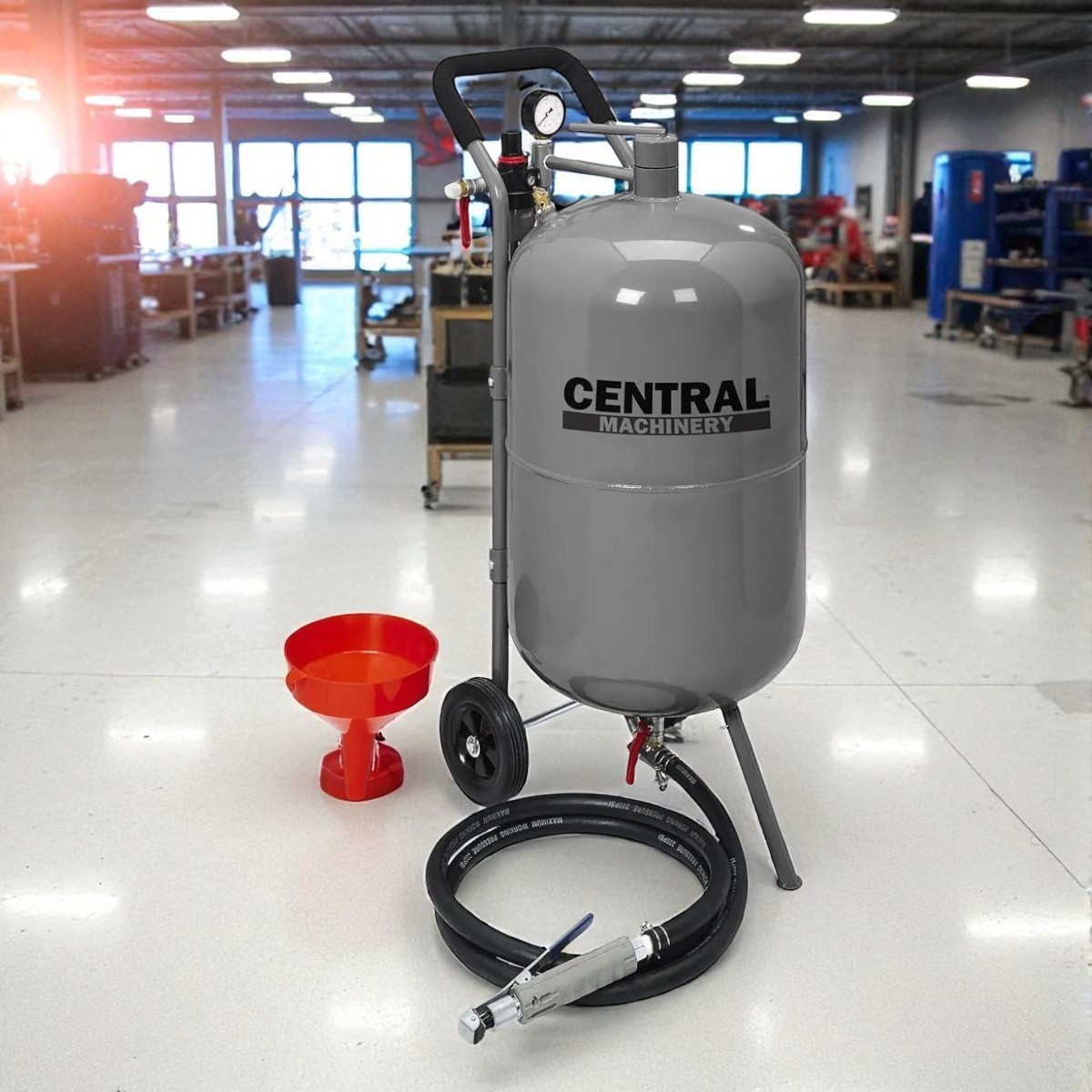 110 LB Pressurized Abrasive Blaster Sandblaster Portable Air Sand