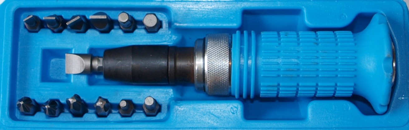SILVERLINE IMPACT SCREWDRIVER WITH 13 BITS