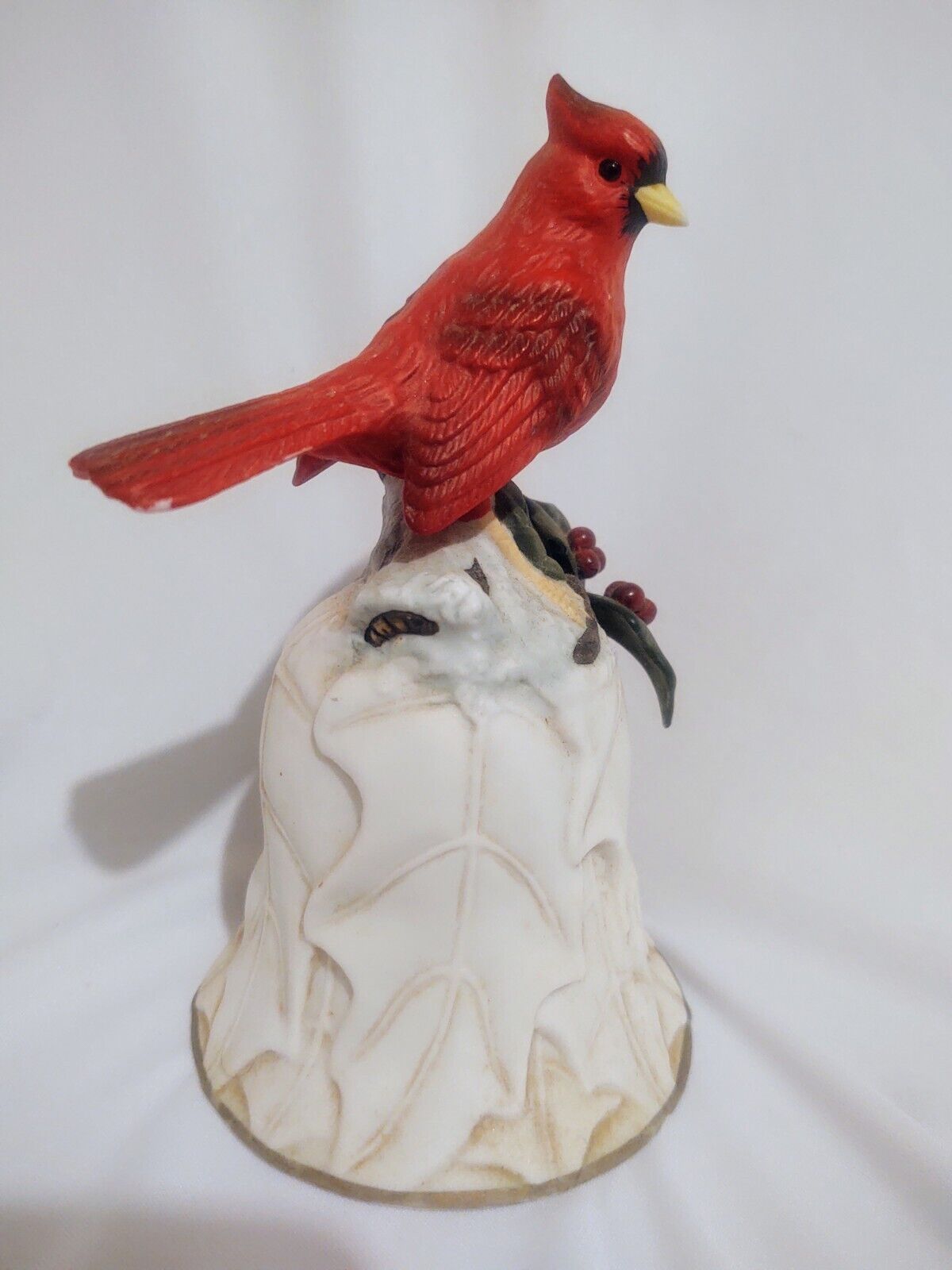 Avon Fine Collectibles Cardinal and Flower Bell 2000 Great Mother's Day Gift