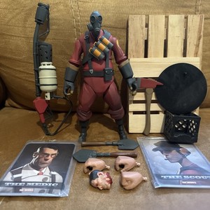 Team Fortress 2 Pyro Figure | eBay