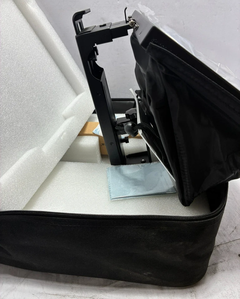 Neewer Professional LED Video Light Panel with Softbox Kit Carry Bag - Image 3 of 4