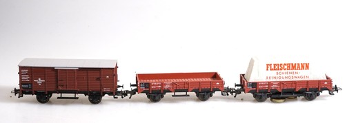 (0583) 3x  Fleischmann Güterwagen der DRG Schienenreinigung Hoch-Niederbord | Condition: Gebraucht