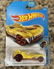 Hot Wheels Howlin' Heat Street Beasts Yellow 142/365 DVC12 NEW