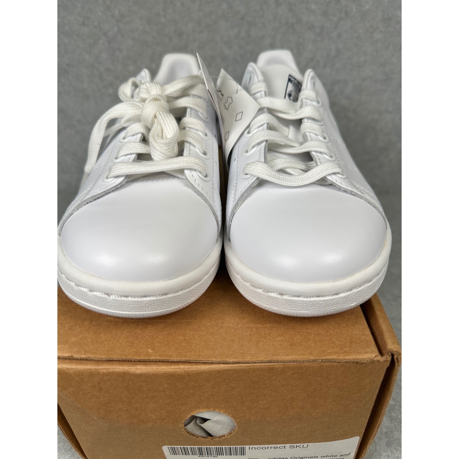 Adidas Stan Smith White and Navy Sneakers Mens Size US 5 - Unisex Shoes thumbnail 2