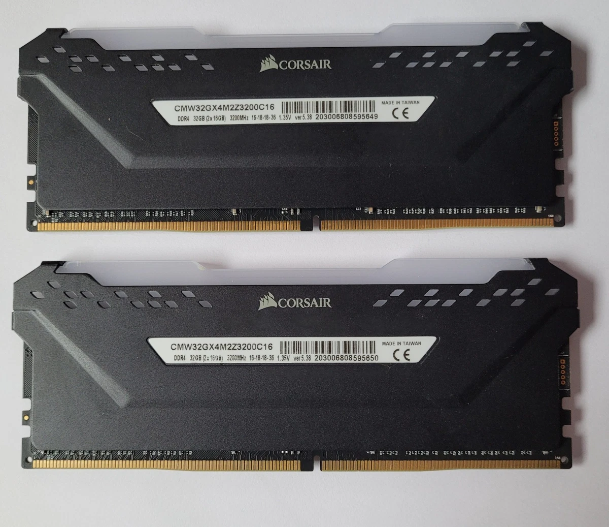 Corsair Vengeance RGB Pro 32 Go DDR4 3200 MHz Blanche 2x16 Go