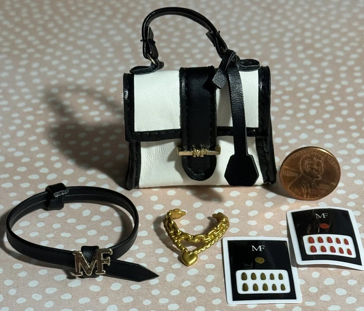 NEW RELEASE Zuru Mini Fashion Series 3-Black&Whitepurse with