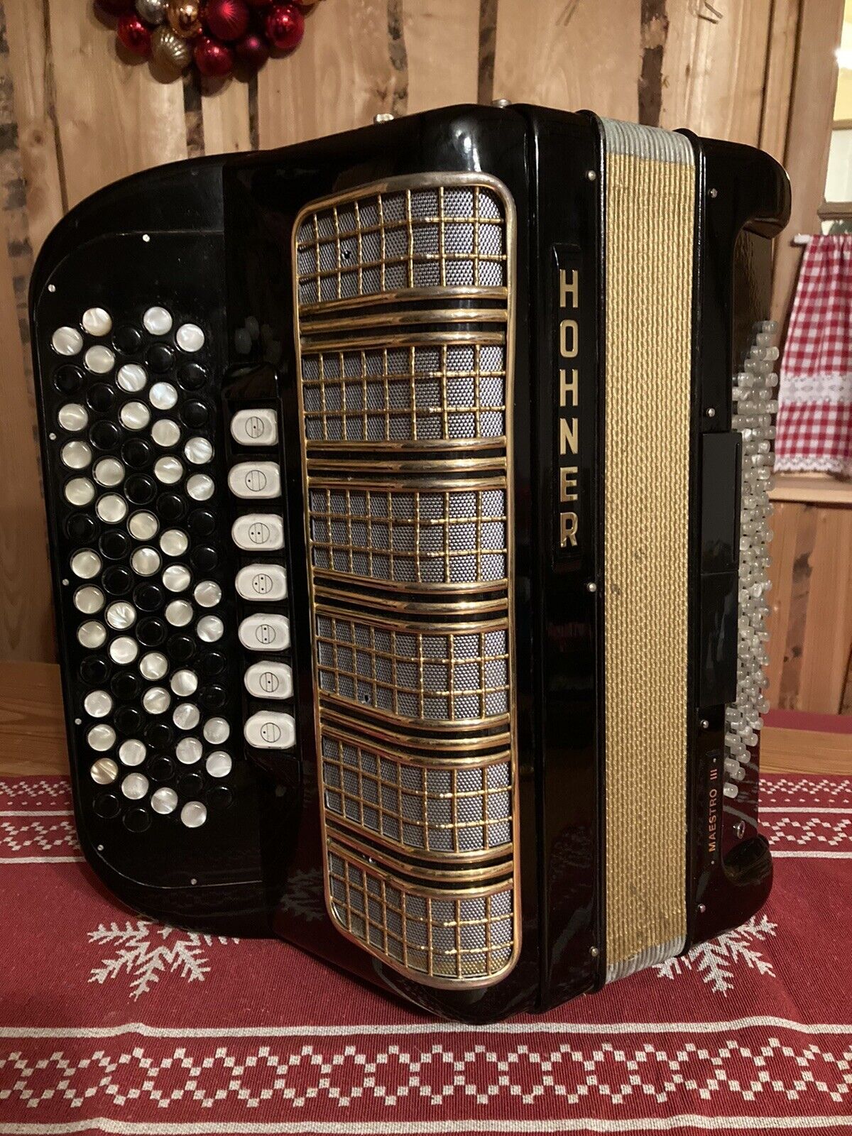 Hohner San Diego Mall Button Accordion Maestro B-Handle Condition Mail order III Excellent