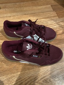 maroon tennis shoes womens