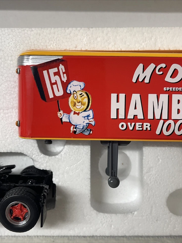 Tractor y remolque grande Matchbox Dinky Dym34577 1955 Mack B-61 Macdonalds Foto 4 de 4