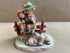 Hummel #99 EVENTIDE Figur Junge Mädchen Zaun Lamm Flöte Top Zustand