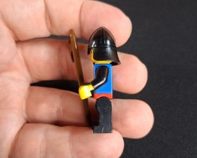 Vintage Lego Castle: Castle Guard 6035 PLEASE READ