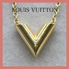 LOUIS VUITTON Essential V Necklace in Gold