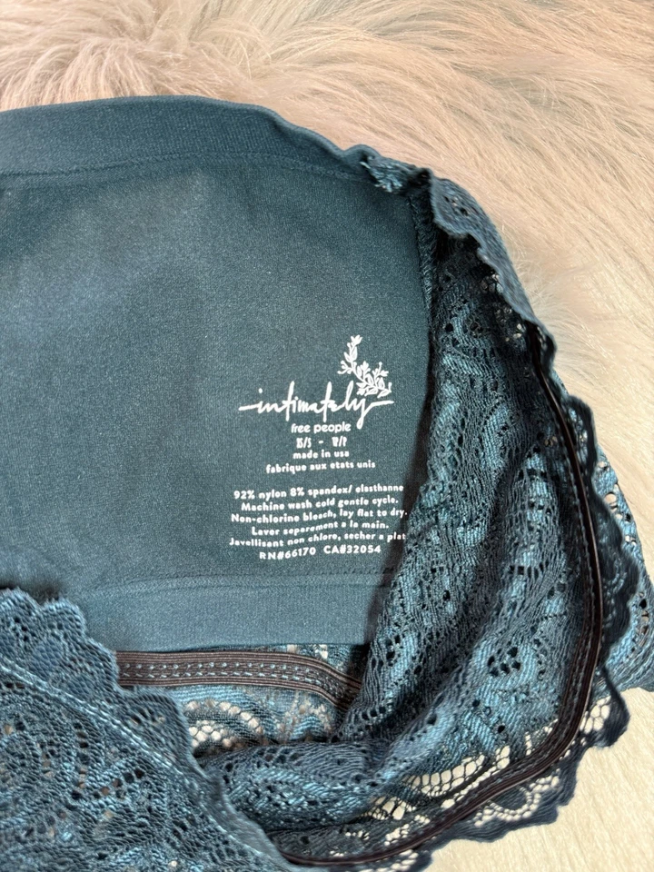 Nuevo con etiquetas Free People Bandeau de encaje sin costuras Jade Profundo XS/S ¡Nuevo! Foto 4 de 4
