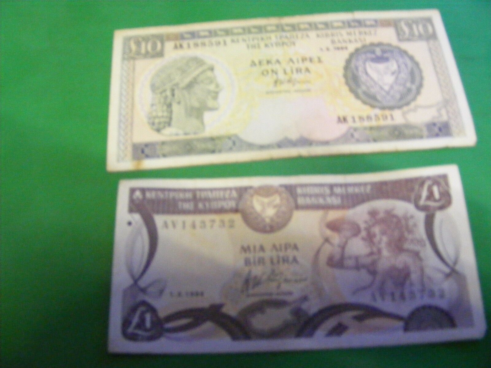 Lot of 2  CYPRUS Banknotes,1994,very nice condition & 1 Pound &