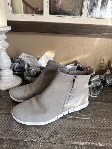 Cole Haan ZeroGrand Boots Women's 9.5b Gray Nubuck Comfort Waterproof Bootie - Picture 2 of 5