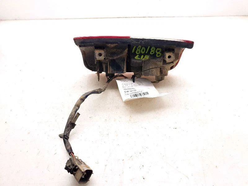 93-98 TOYOTA T100 DRIVER SIDE REAR LEFT TAIL LIGHT ASSEMBLY  - Image 4 of 4
