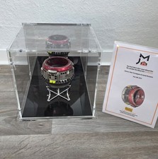 Original Red Bull F1 RB13 Radmutter Race Used - Verstappen / Ricciardo + Vitrine