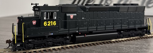Locomotora diésel Athearn HO #95406 Pennsylvania SD45 #6216 - ¡Lista para DCC y nueva en caja! | Zustand: Used
