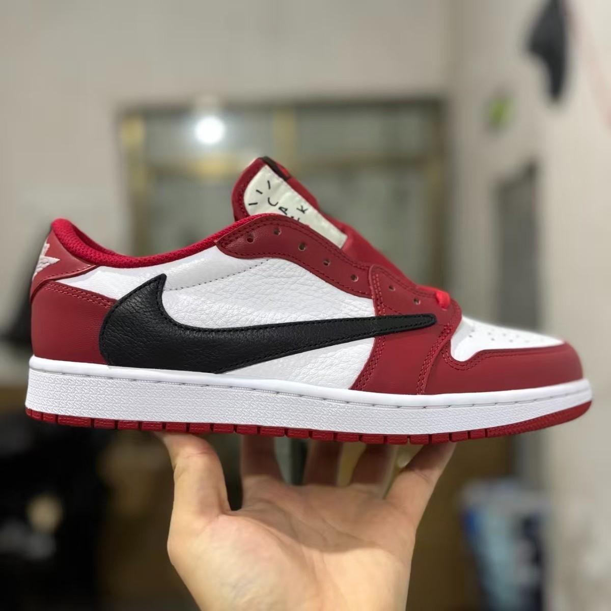 Travis Scott x Air Jordan 1 Low 