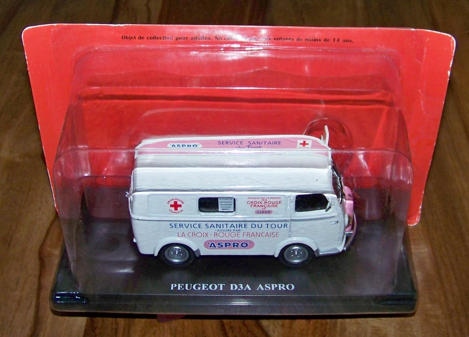 Peugeot D4A ASPRO 1/43 miniature Hachette n°15 voiture publicitaire ancienne