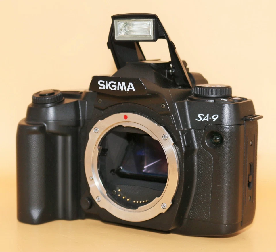 Sigma SA-9 35mm Film SLR + 15mm f2.8 EX Fisheye SA Mount - Excellent Clean Glass - Image 4 of 4