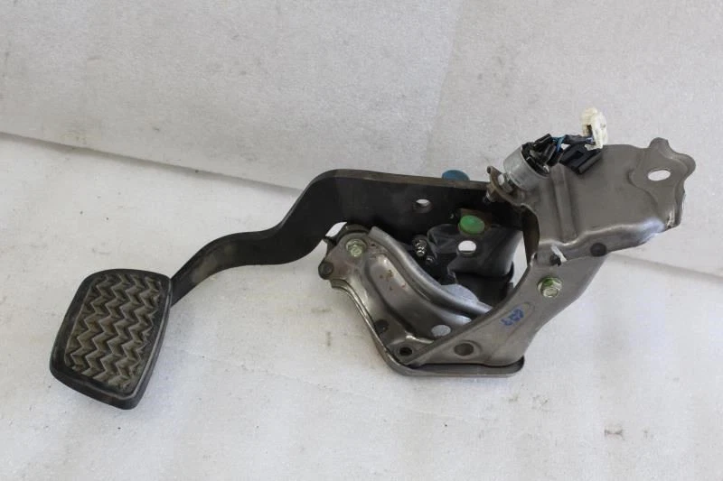 Pedal de freno Toyota Sequoia 2001 2002 2003 2004 2005 2006 2007 Foto 2 de 4